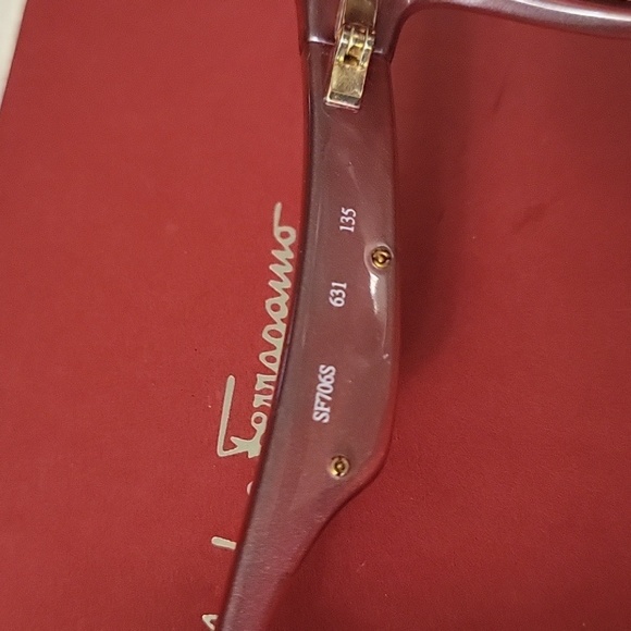 SALVATORE FERRAGAMO SUN GLASSES EUC IN CASE BOX - Picture 5 of 7